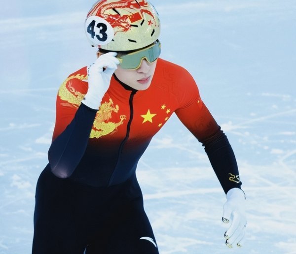小将首次国际赛触球即遭抢断