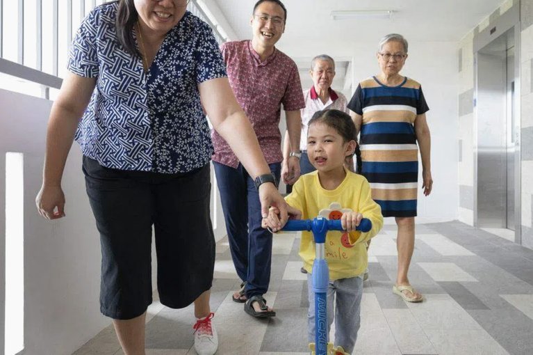 一家亲！申花火线支援理疗师力助久事男篮决赛争冠