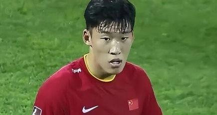 朱辰杰，在国足多少次窝囊失误直接送礼了