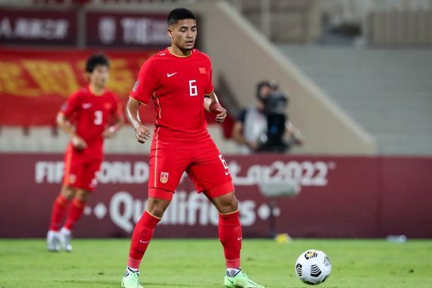 90年代后期的伊朗男足能不能踢得赢现在的日本男足？
