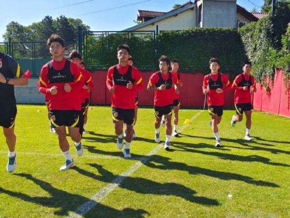 万项加盟红星U19，逐梦欧洲新篇章