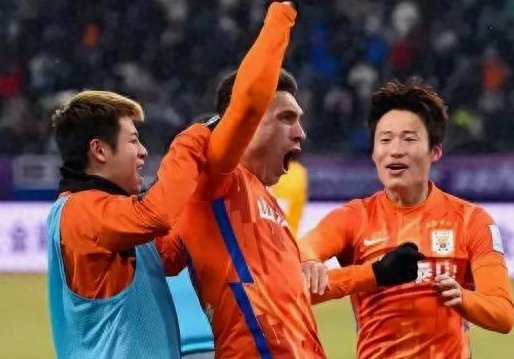 中超-泽卡头槌制胜 10人泰山1-0时隔11年再客胜海港