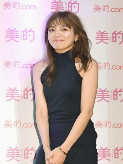 日本国脚板仓滉宣布与女演员川口春奈结婚，女方已有身孕