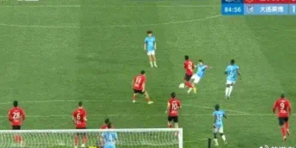 半场：英博1-0铁人，斯坦丘远射建功，毕津浩进球被吹