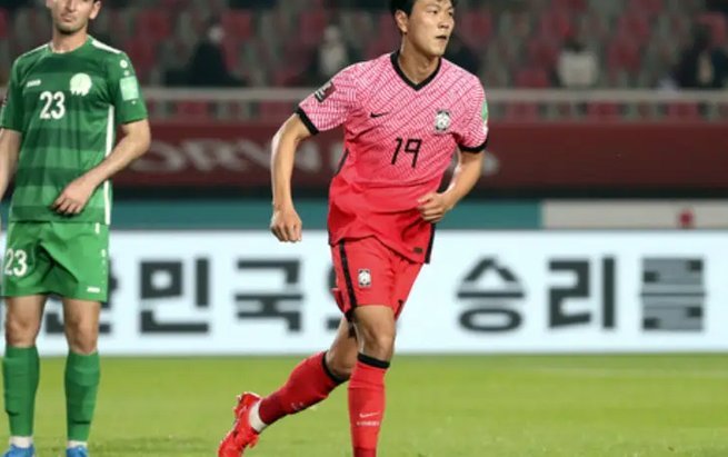 补时三分钟？韩国哨子争议判罚支持老师冲进场！